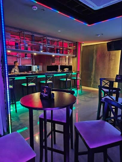 Marine One Bar and Spa