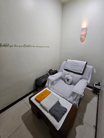 Foot Zone Spa - UP Town Center